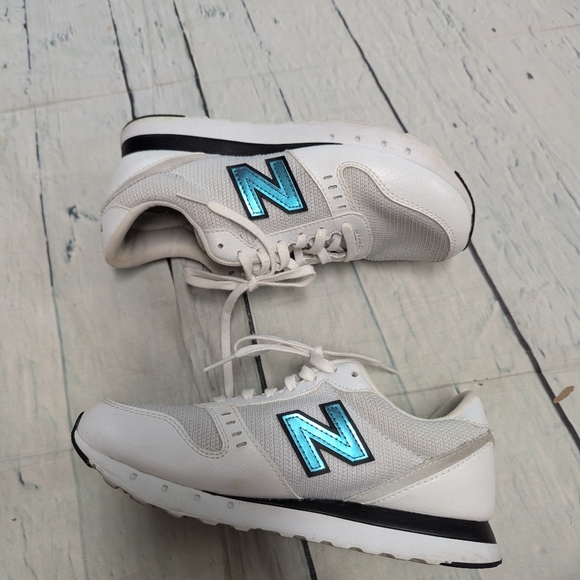 New Balance 311 tennis shoes - Picture 4 of 8